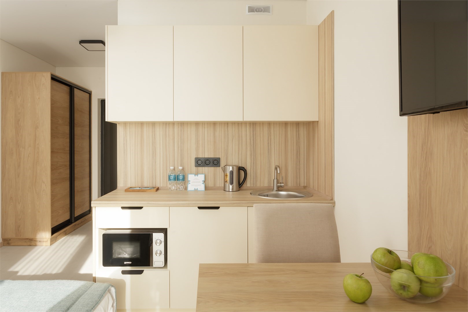Lavicon Apart 3*