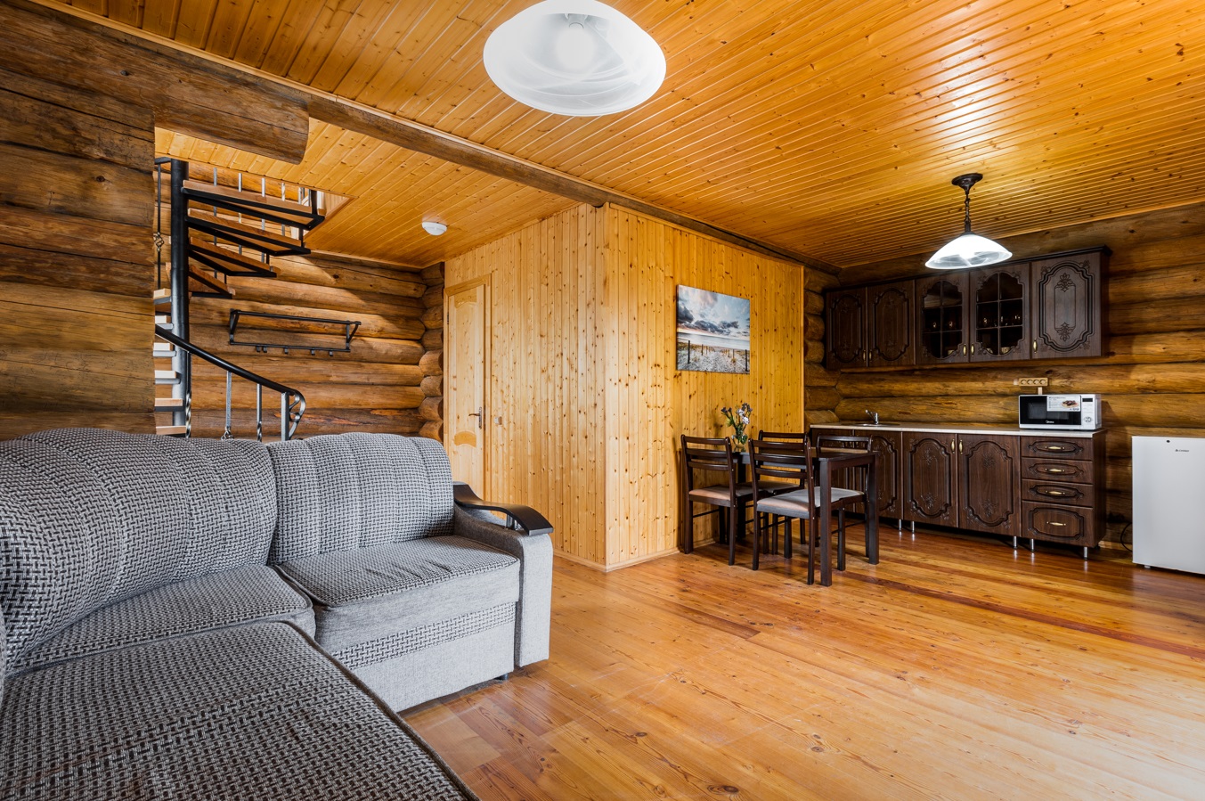 Люкс 4-местный 3-комнатный (2-этажный)