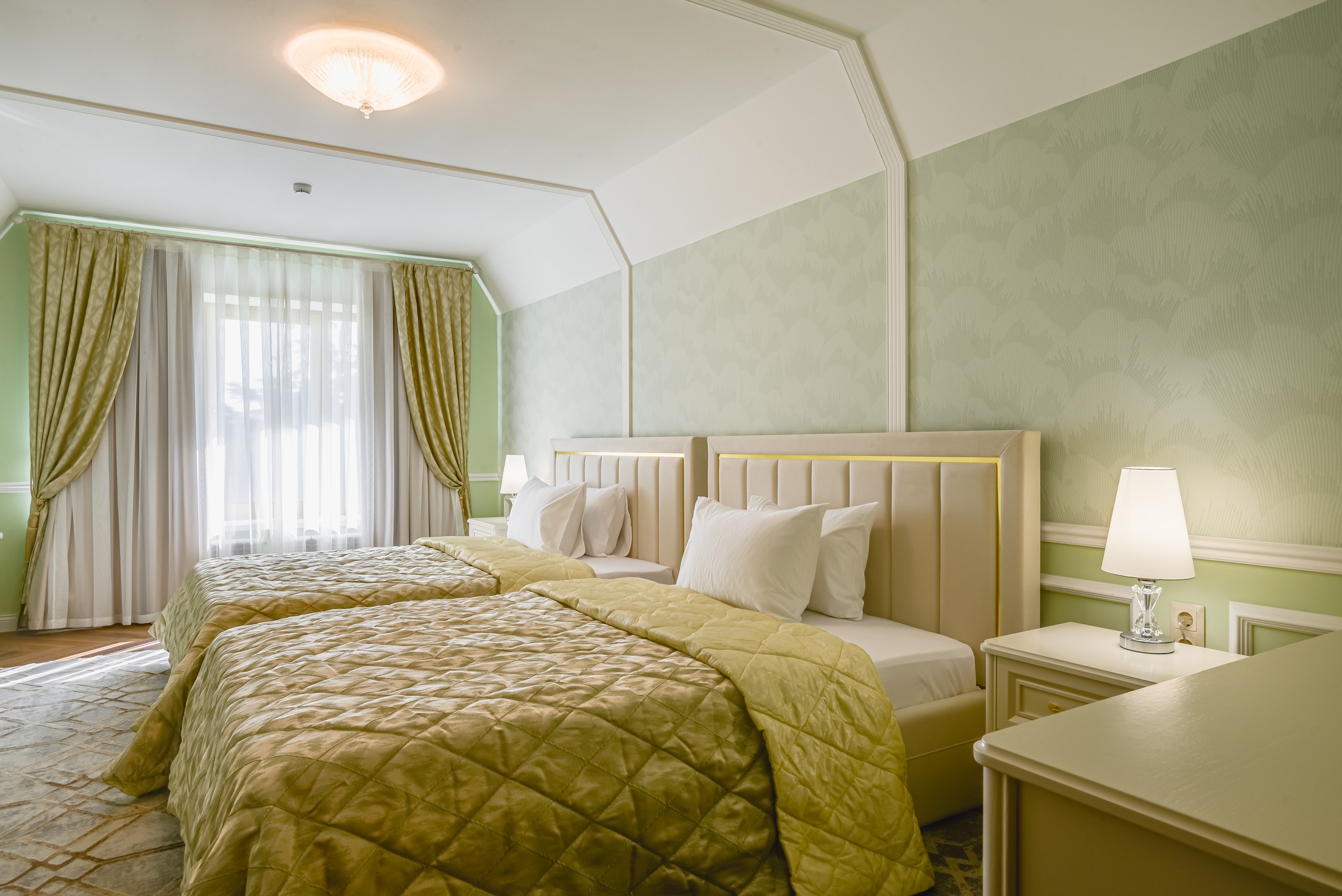 "Люкс" корпус 1 Харакс 4-местный 3-комнатный — фото 1