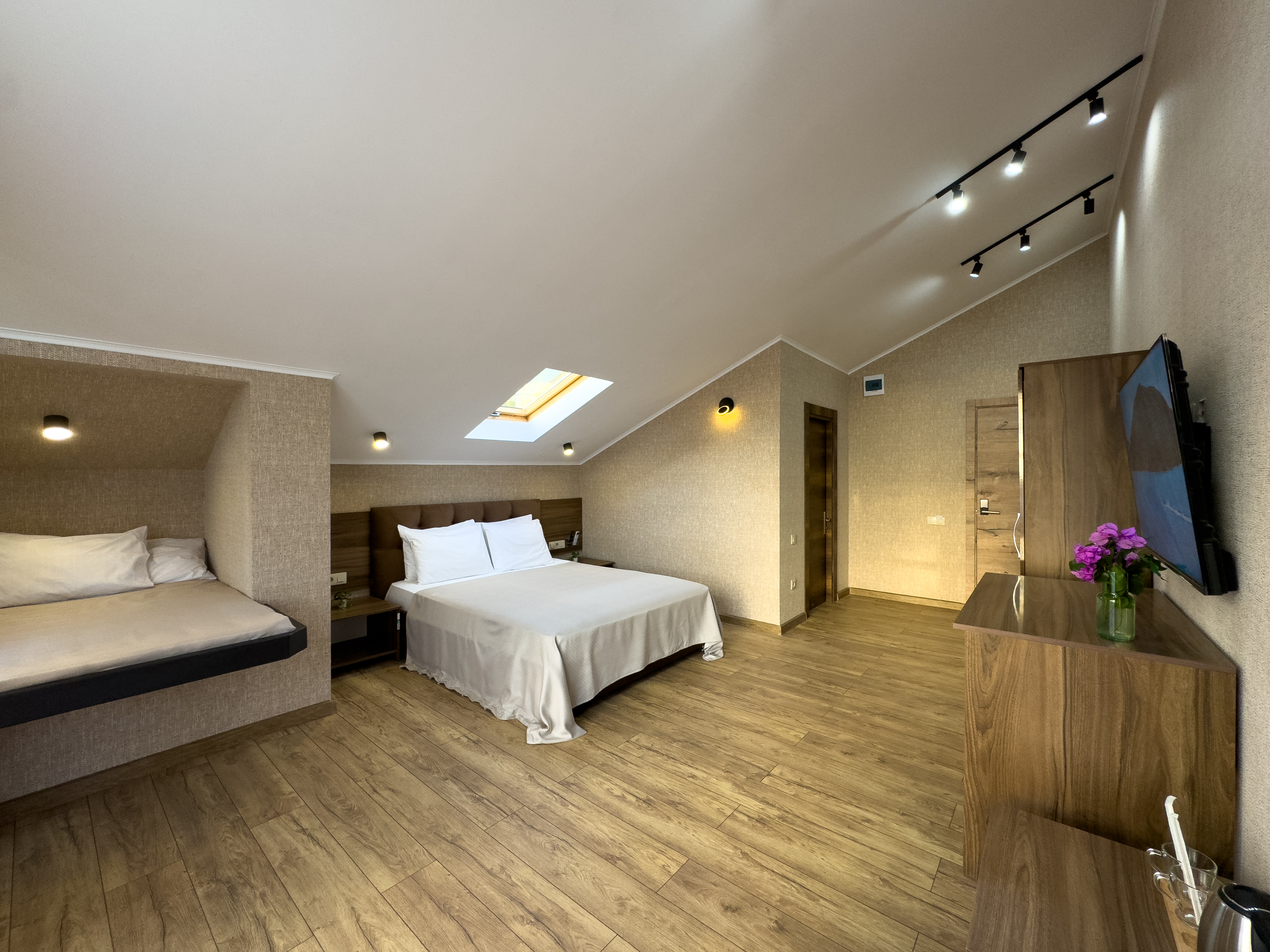 Супериор Плюс 3-местный 1-комнатный (с балконом)