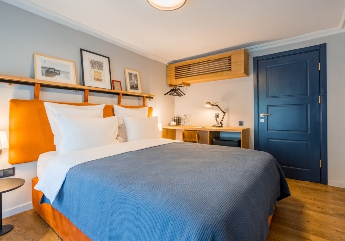 Zorba & Bond Boutique Hotel