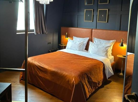 Zorba & Bond Boutique Hotel