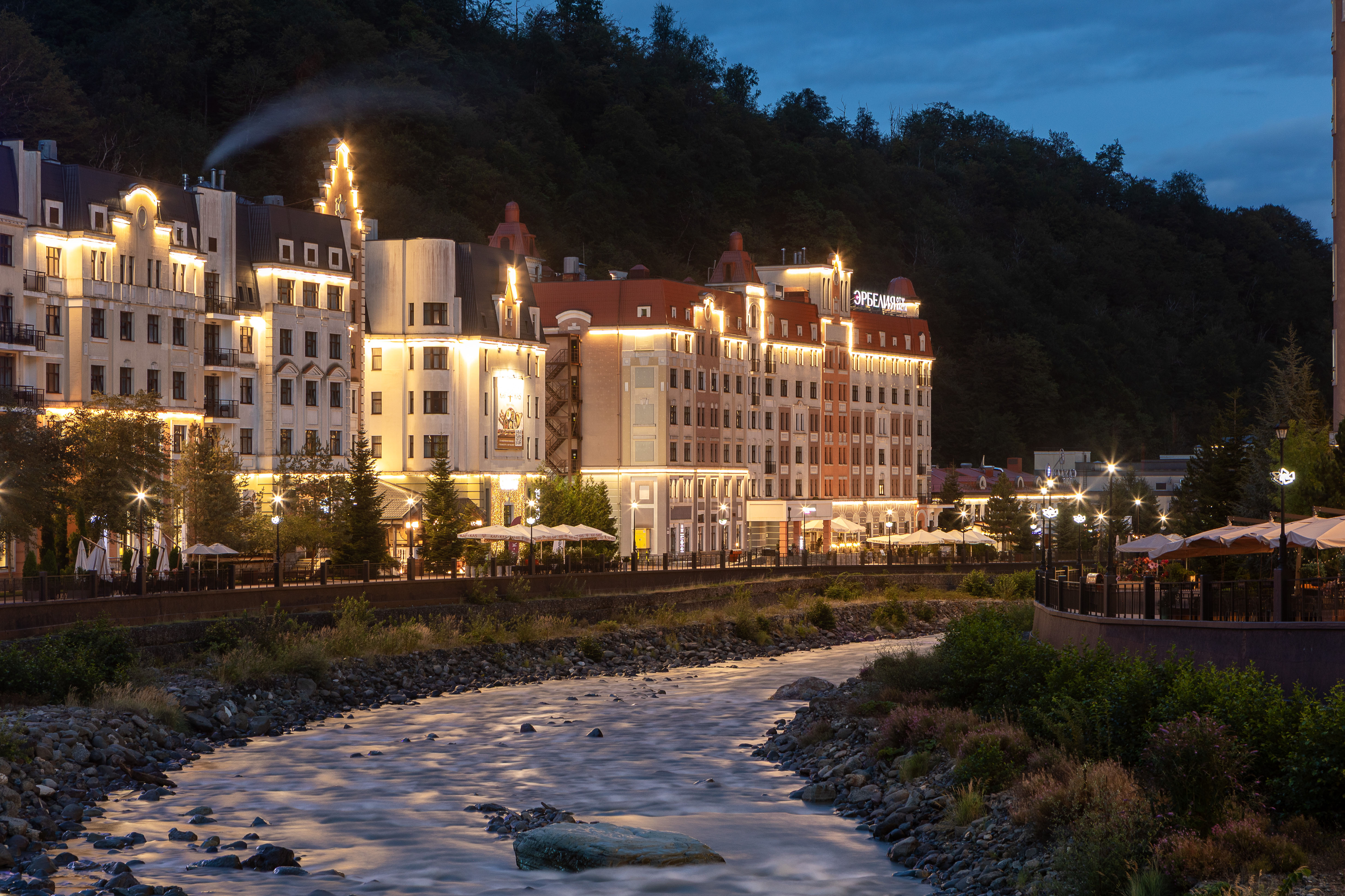 Внешний вид ночью