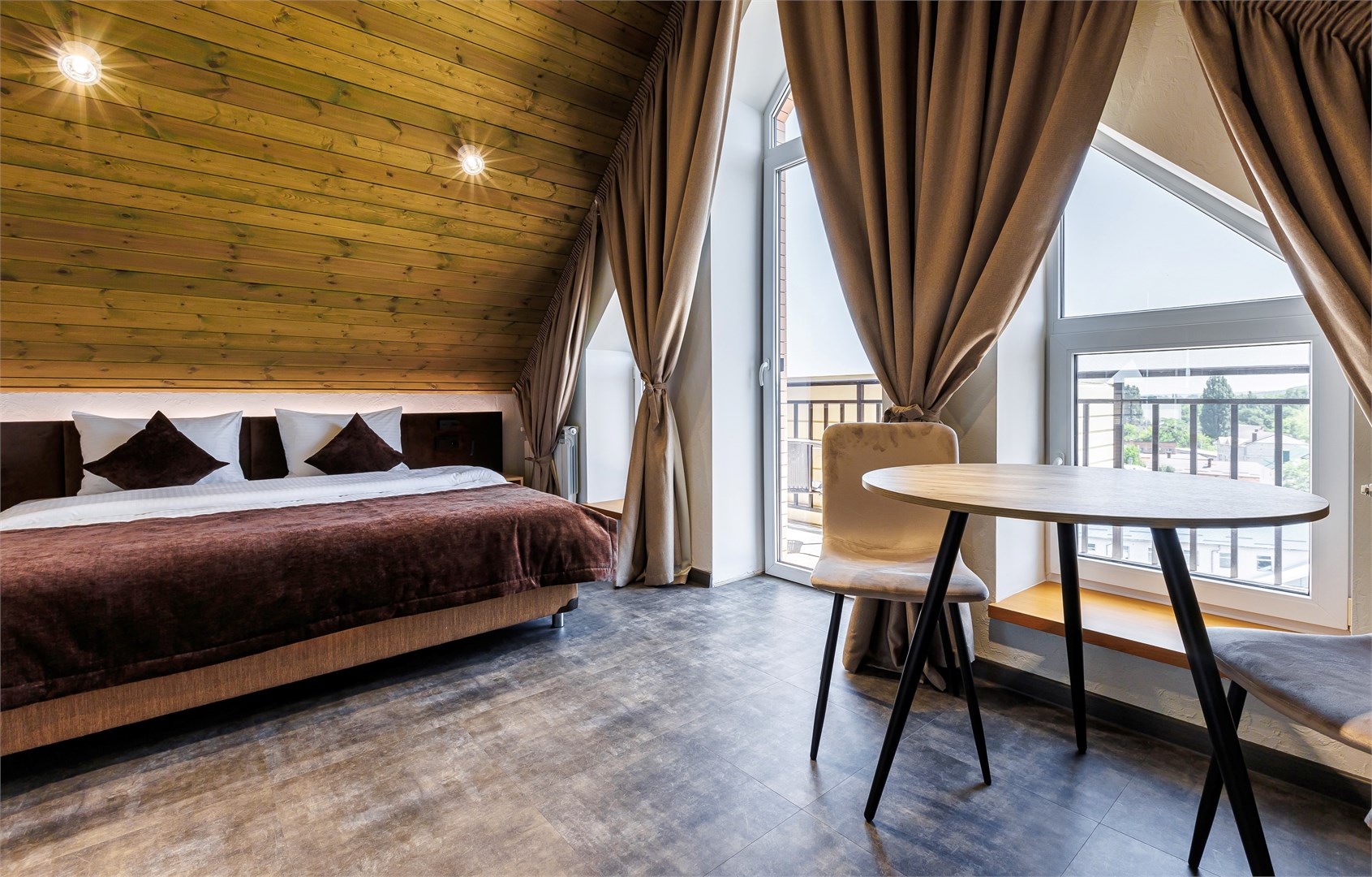 Полулюкс 2-местный 1-комнатный (с видом на гору Машук)