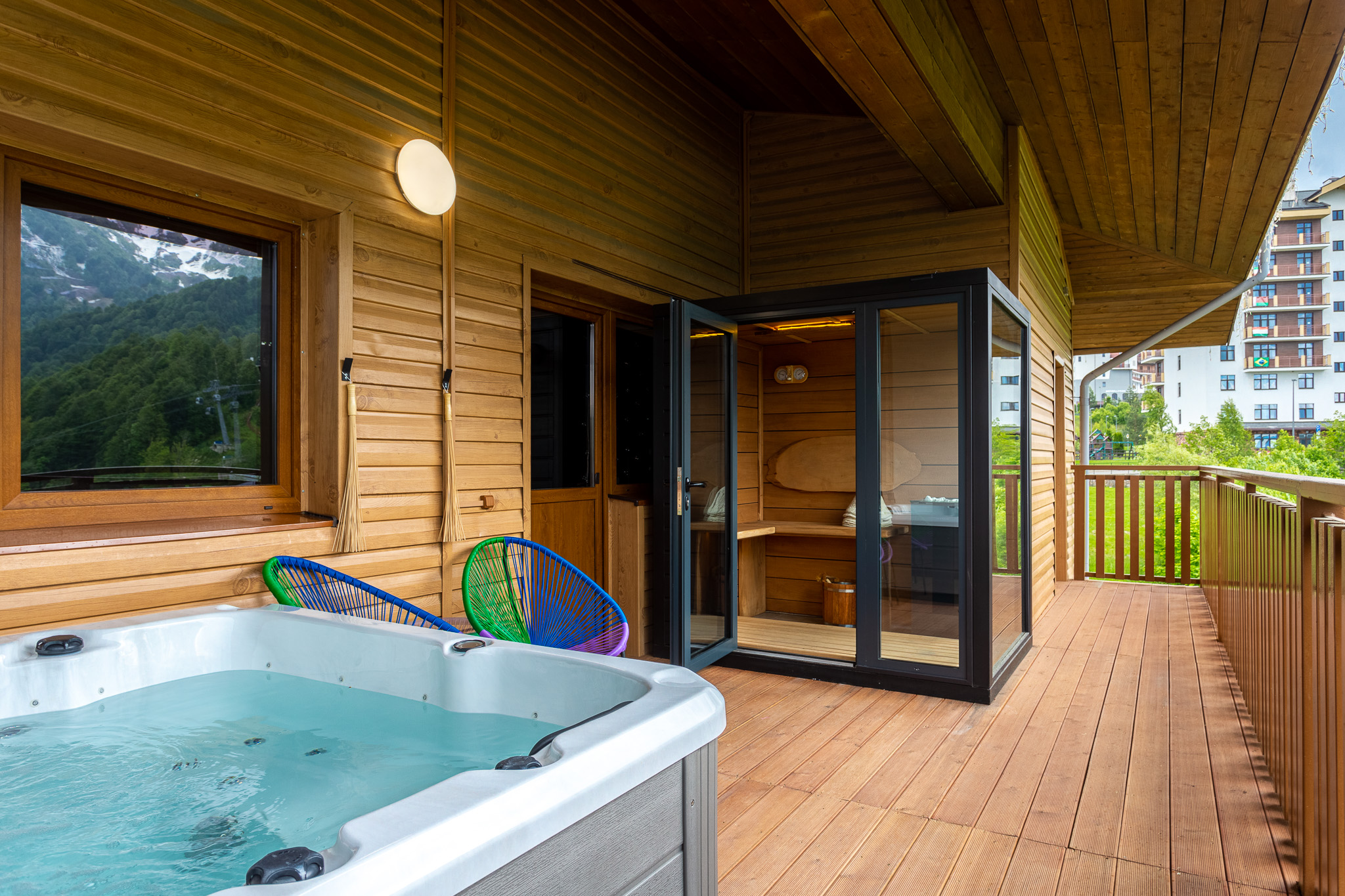 Апартаменты 8-местный 3-комнатный (с джакузи на террасе и видом на горы)