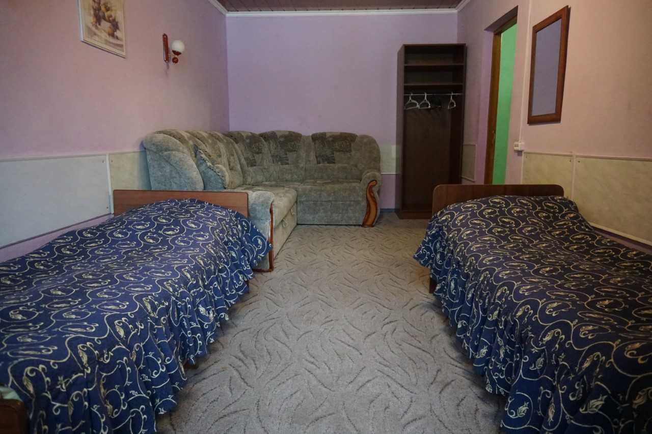 Стандартный 2-местный 1-комнатный (с общей ванной и балконом)