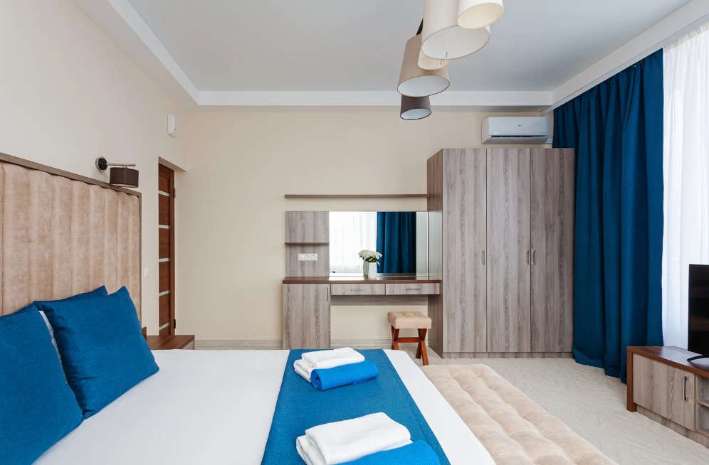 Люкс 3-местный 2-комнатный (с балконом)