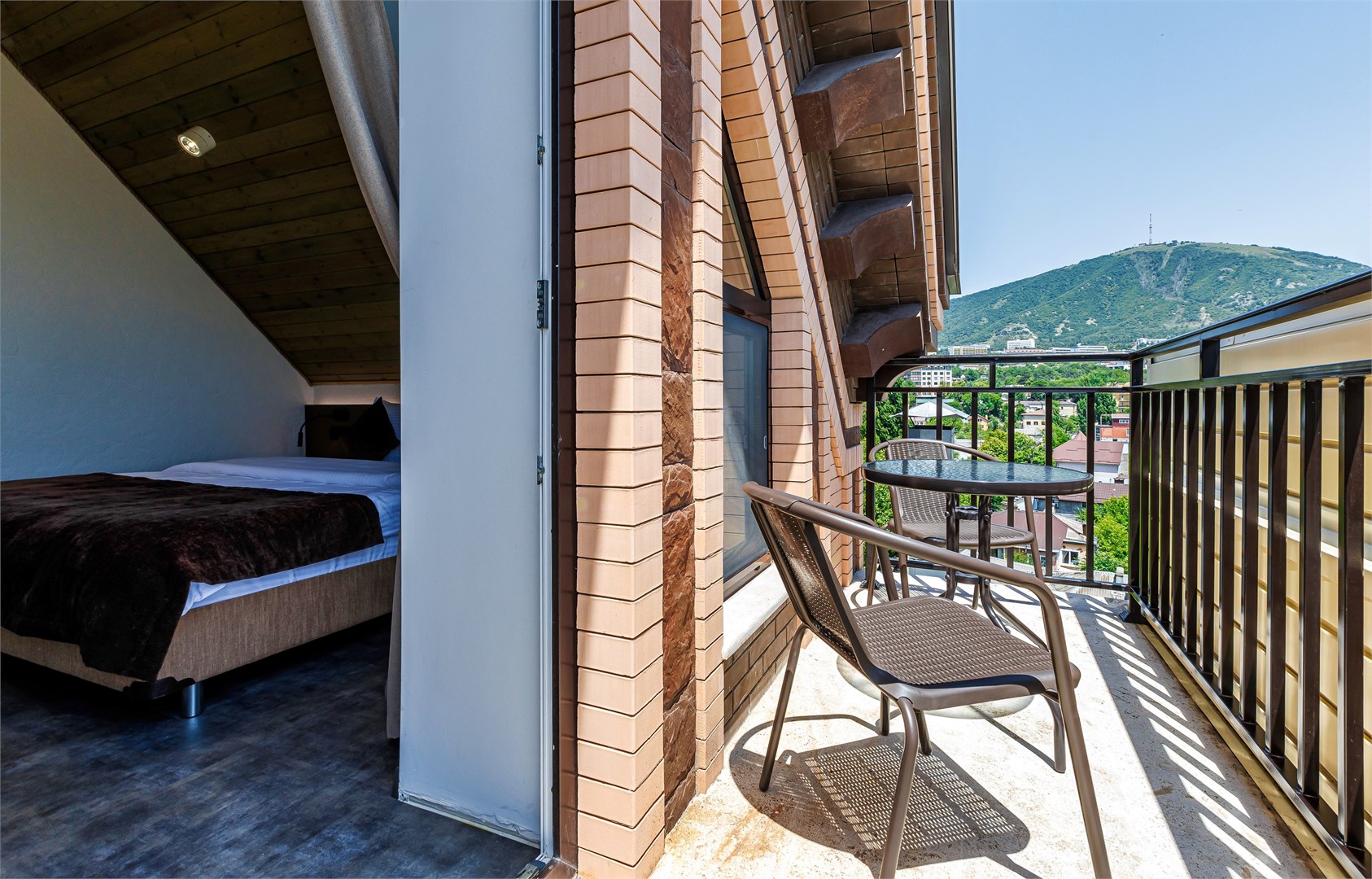 Полулюкс 2-местный 1-комнатный (с видом на гору Машук)