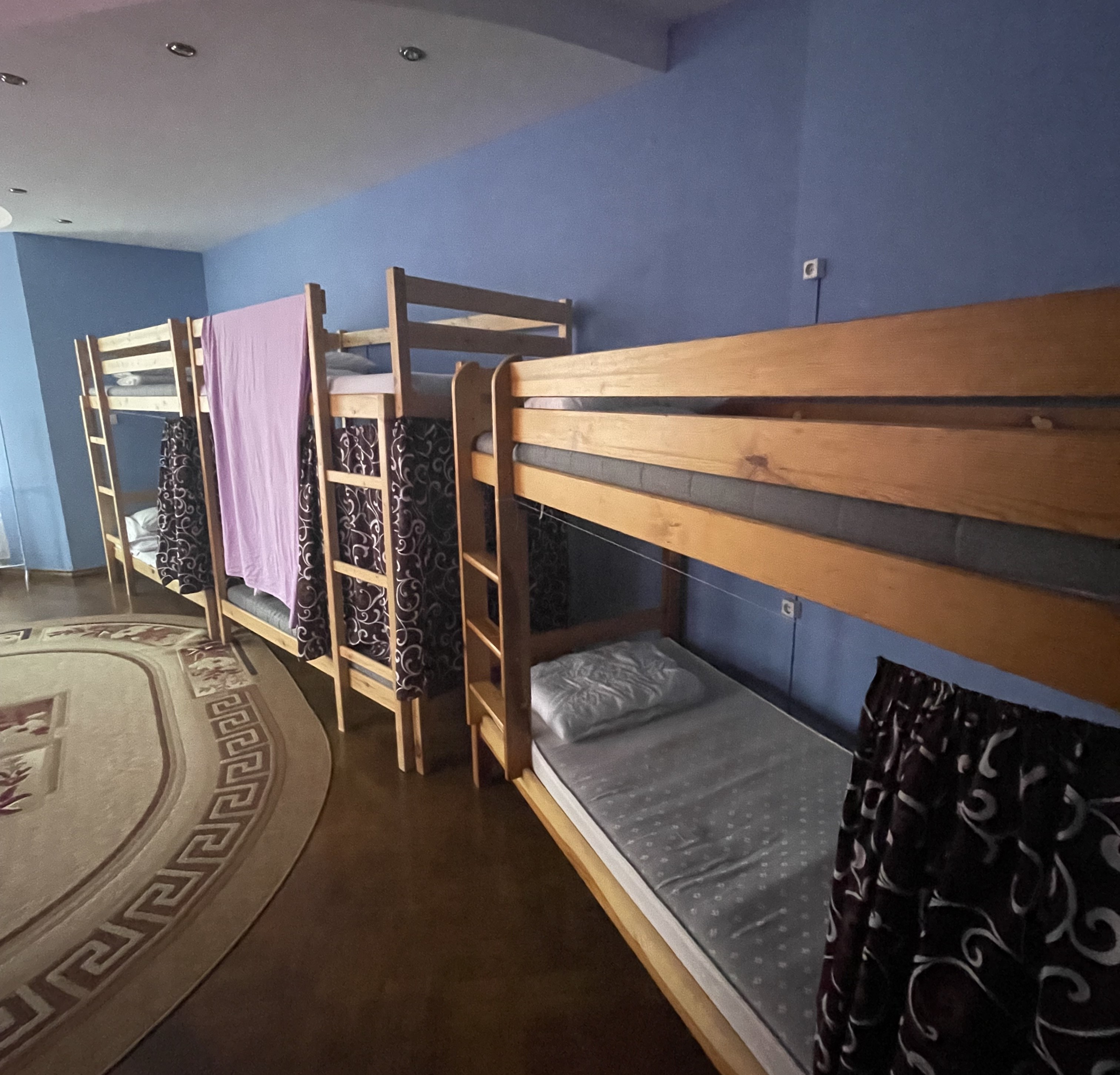 Место в 8-местном женском (№3)