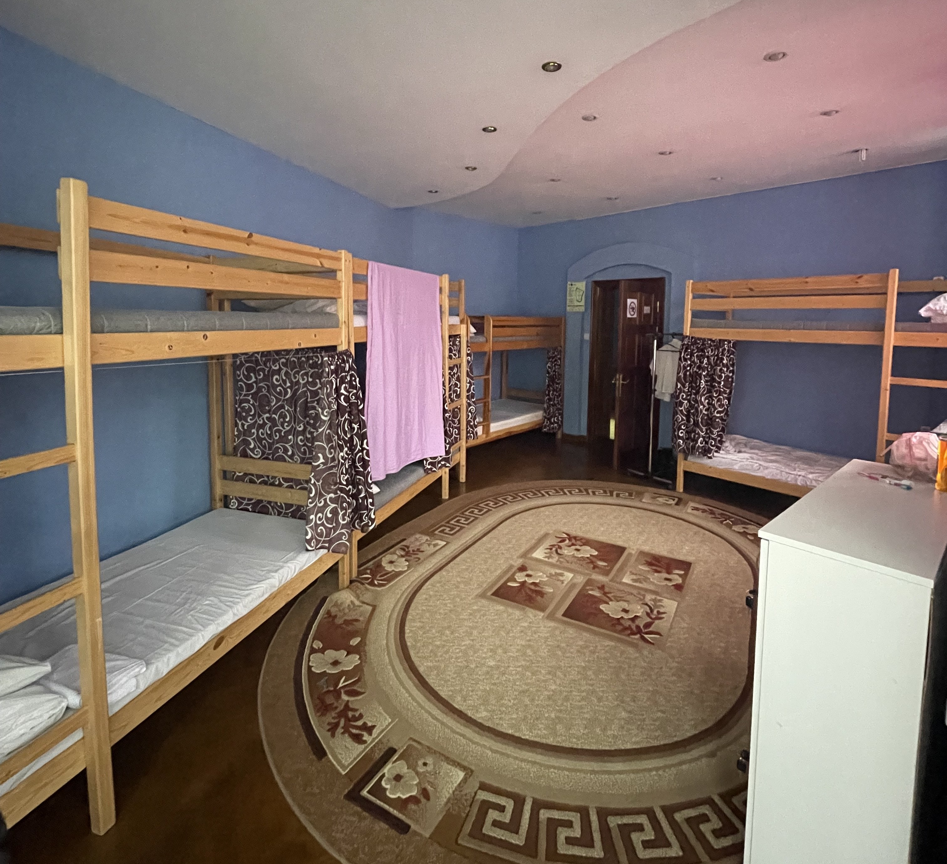 Место в 8-местном женском (№3)