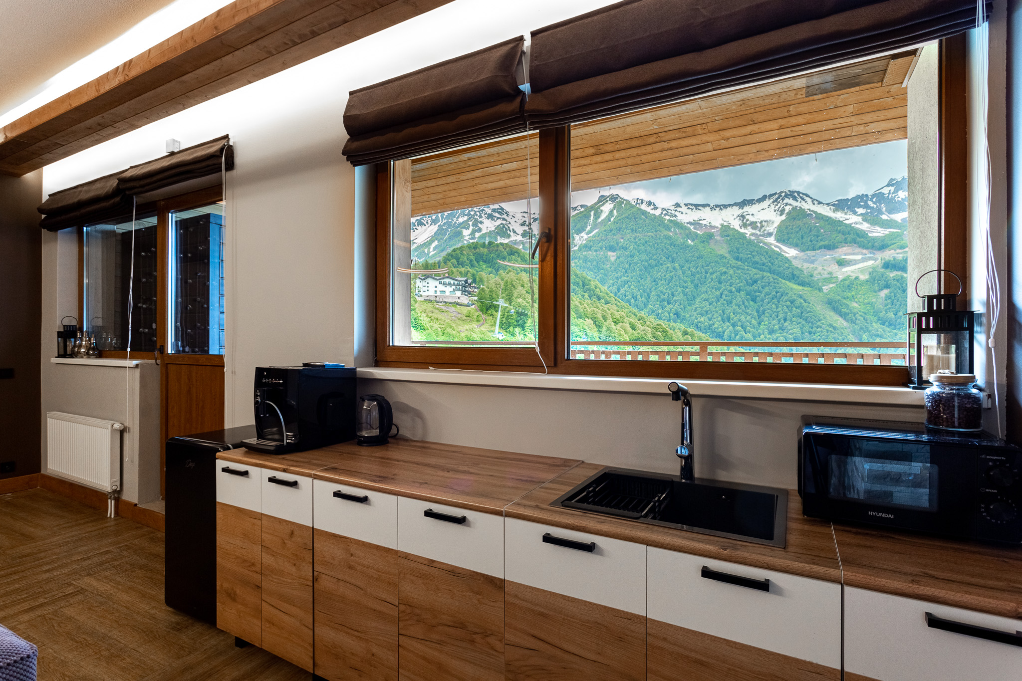 Апартаменты 8-местный 3-комнатный (с джакузи на террасе и видом на горы)