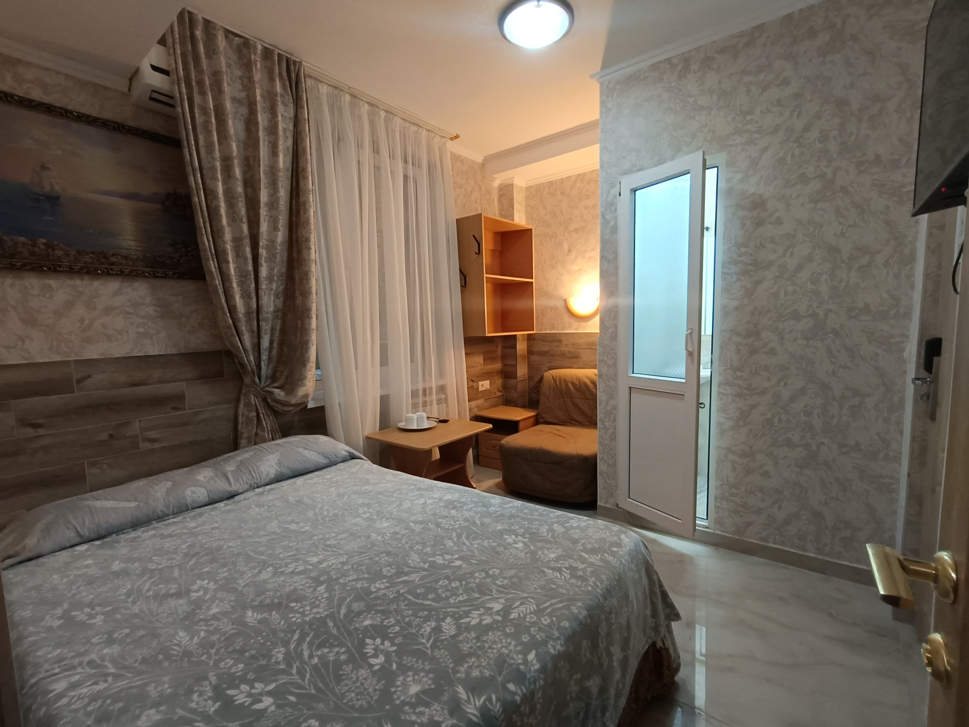 Номер 4-местный 2-комнатный (с террасой)