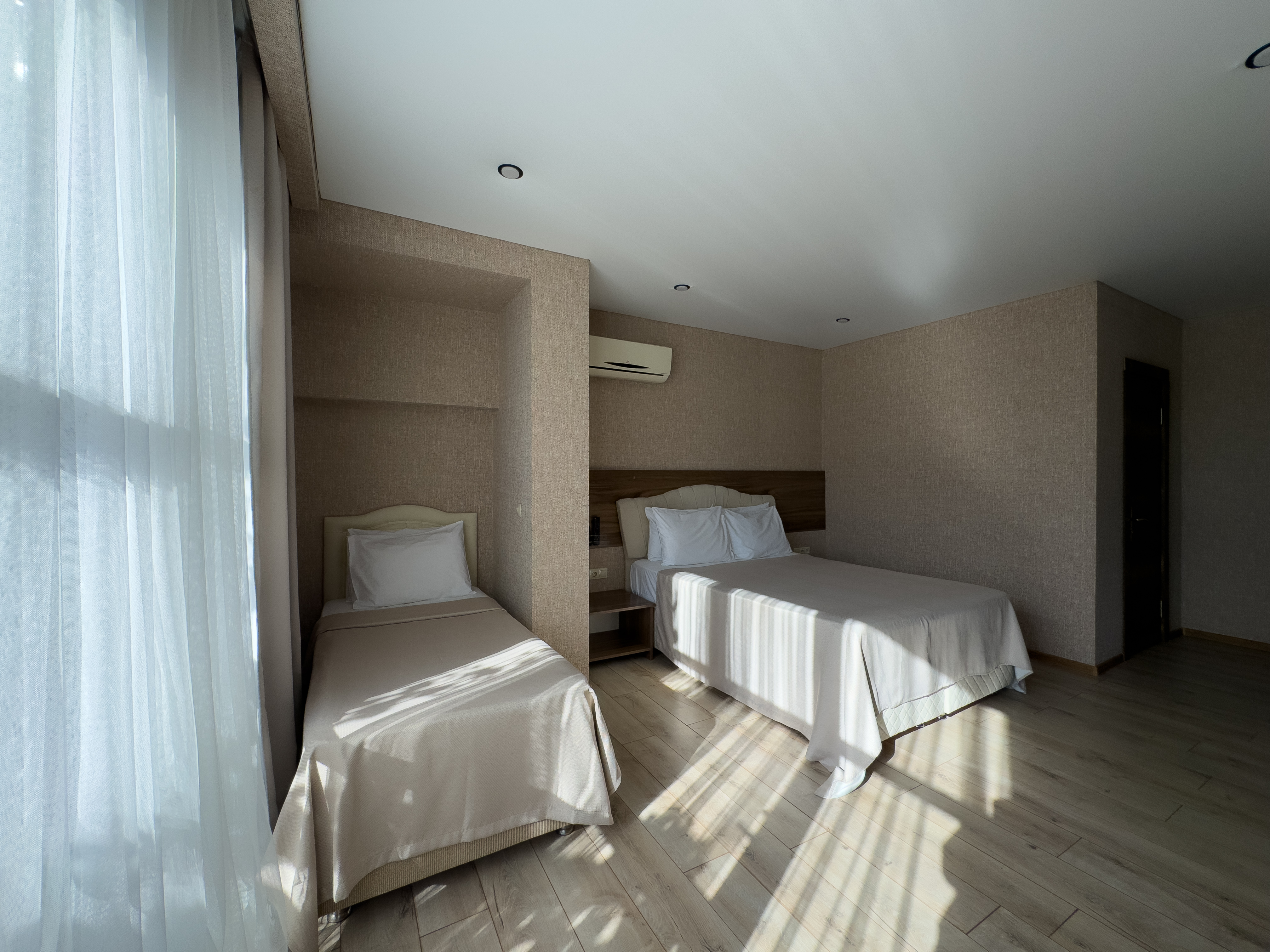 Супериор Плюс 3-местный 1-комнатный (с балконом)