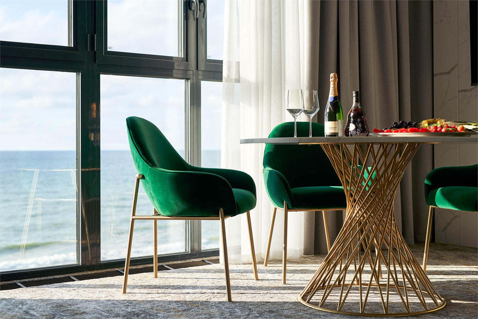 Люкс 2-местный 2-комнатный (с панорамой)