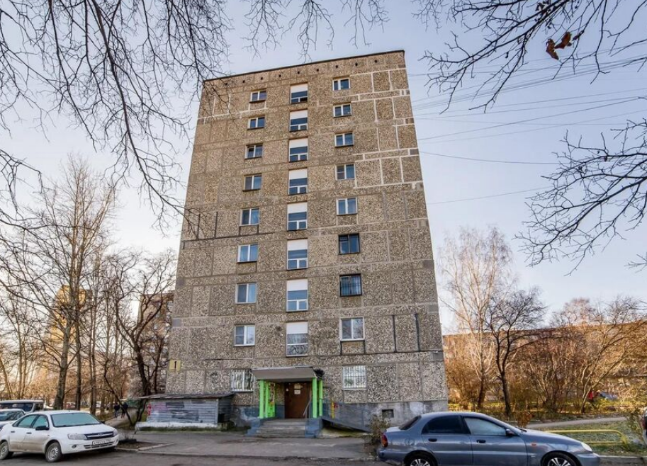 Европа-центр л. Новаторов, 1