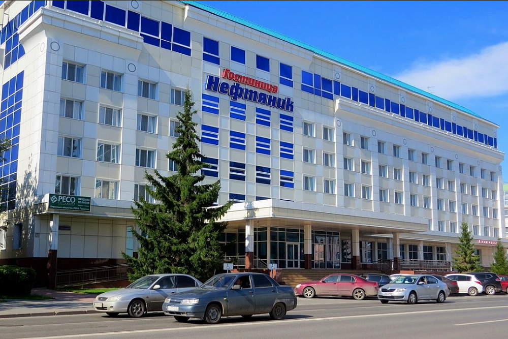 Нефтяник