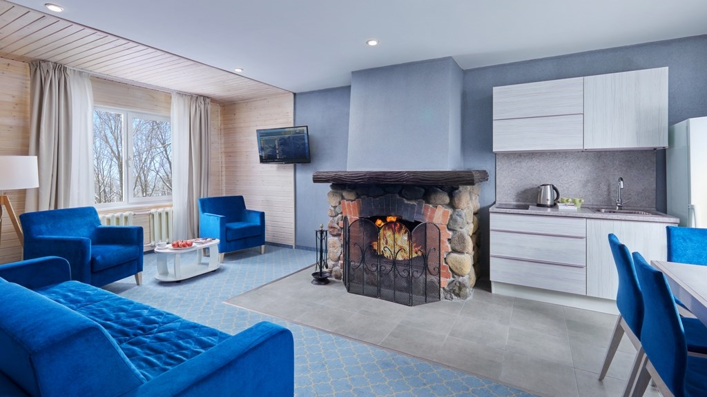 Номер 2-местный 2-комнатный "Люкс" с камином в отеле COUNTRY RESORT