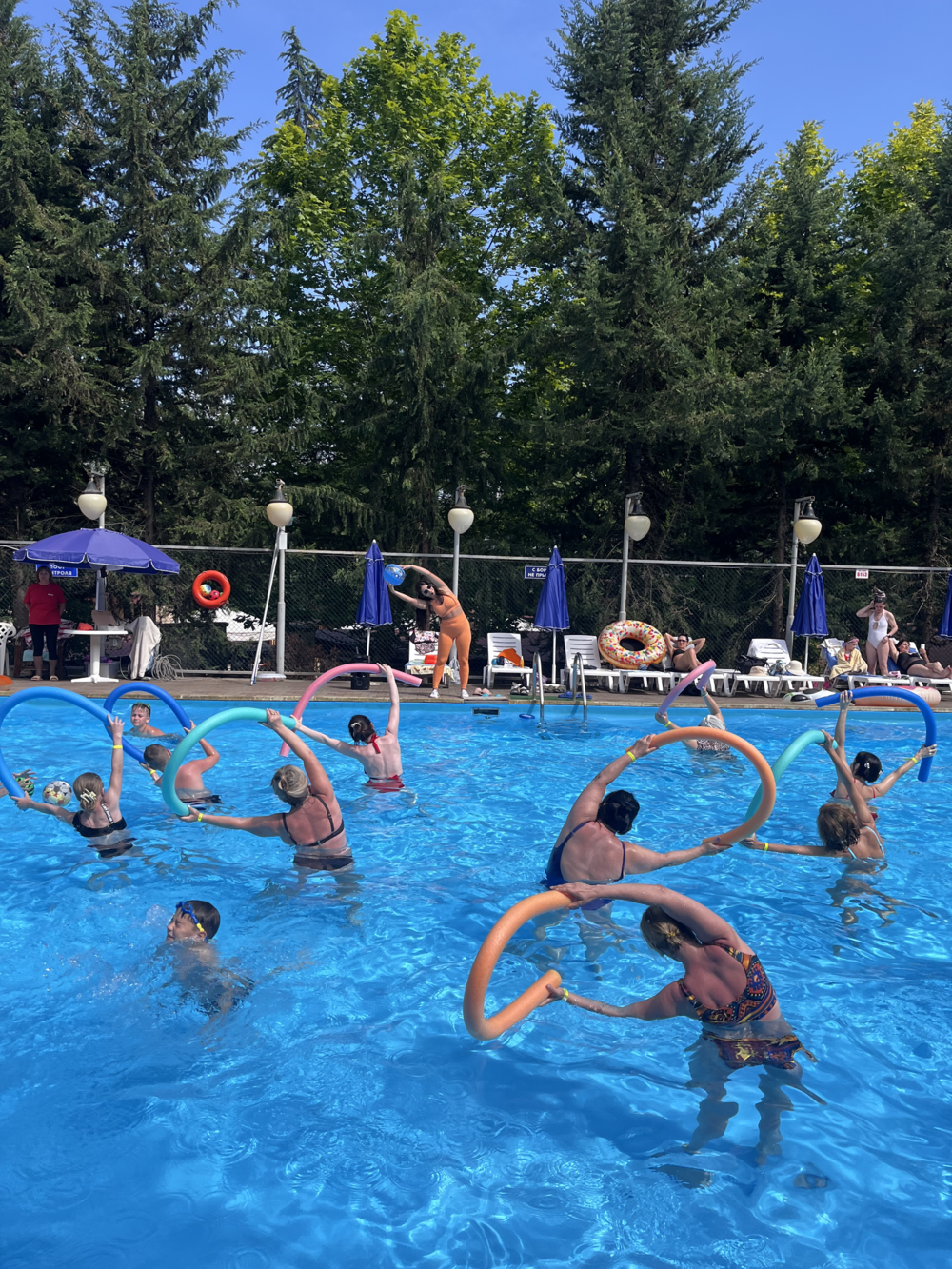 Бассейн открытый, активности