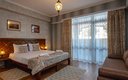 Делюкс 3-местный 1-комнатный (с боковым видом на море и на окрестности)