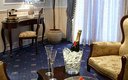 Шампанское и фрукты